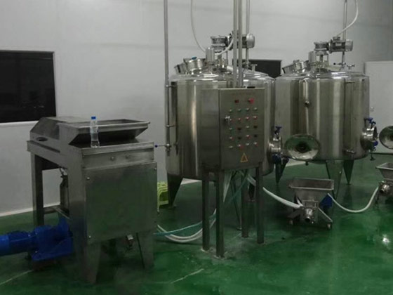 葡萄除梗破碎现场